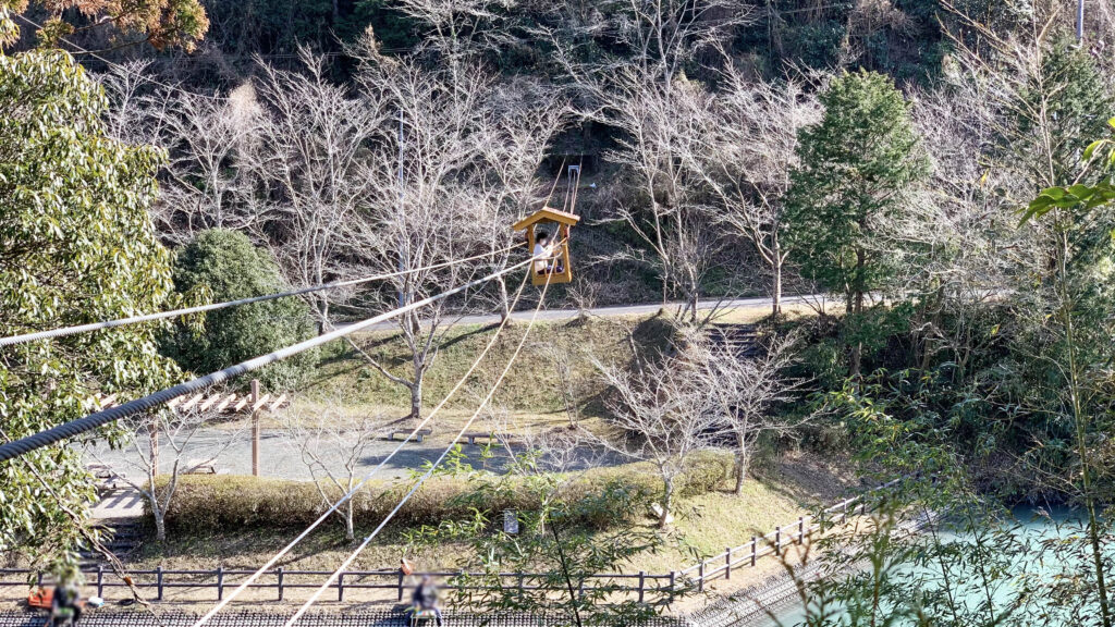 永寶寺 野猿(人力ロープウェイ)の様子を撮影
